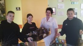 Prace uczniów podarowane na kiermasz